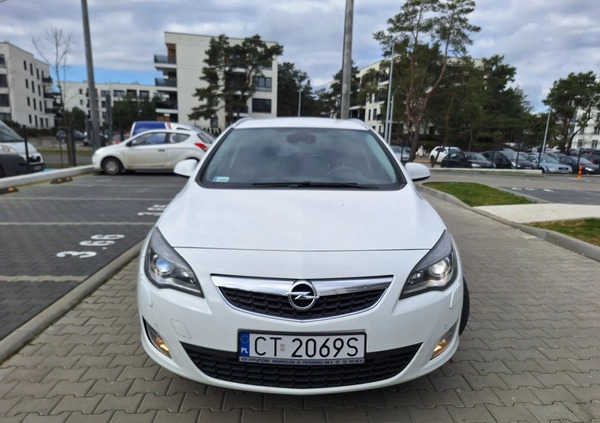 Opel Astra cena 26742 przebieg: 250750, rok produkcji 2012 z Toruń małe 92